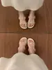 Chinelos Transparentes com Pérolas e Uma Tira, Abertos na Ponta, para Mulheres, Novo Estilo Verão 2026, Perfeitos para Combinar com Vestidos, Sandálias Deslumbrantes Estilo Fada para Mulheres