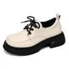 Sapatos Pequenos de Couro Femininos Estilo Britânico Primavera 2024 Novo Estilo Universitário Sola Grossa Versátil Aumento de Altura Sapatos Femininos tamanho grande 42