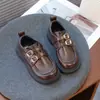 Mocasines para Niñas Sencillos Doble Hebilla Velcro Zapatos de Cuero Infantiles 2025 Otoño Nuevas Llegadas Zapatos de Cuero Casuales para Bebés Niños