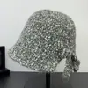 Chapéu de tricô de lã com nó de laço, espessado, de cor dividida, estilo outono e inverno para mulheres, chapéu de pescador de tricô de lã quente estilo Chanel
