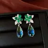 Aretes de plata con mariposa y gota de agua incrustadas de diamantes, sensación de lujo ligero y alta gama, elegantes y versátiles para fiestas, aretes para mujer