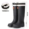Botas de chuva femininas impermeáveis, antiderrapantes e resistentes ao desgaste, com punhos elásticos, canos extra-altos, design moderno, adequadas para adultos, e apresentando uma nova sola de borracha forrada com fleece para uso na cozinha