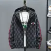 Estación europea lujo ligero ropa de hombre talla grande abrigo de primavera casual para hombre chaqueta con capucha holgada top grande moda