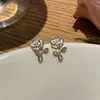 Nuevos pendientes de moda 2023 de Camelia para mujer, aguja de plata 925, diseño de nicho, clip para la oreja de temperamento de lujo ligero, venta al por mayor