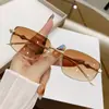 Mismas Gafas Cuadradas Lisas Color Plata Metálico de Song Zuer para Mujeres con Rostros Cuadrados y Redondos, Aspecto Adelgazante y Sensación de Alta Inteligencia, Se Pueden Combinar con Grado de Miopía