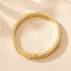 1 Peça de Novo Bracelete Dourado Simples com Diamantes Estilo Europeu e Americano, Joia de Luxo Leve da Moda e Versátil para Mulheres, Acessório de Mão de Alta Qualidade