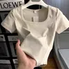 Camisa de Verão Novo Estilo com Decote Quadrado, Ombros Retos, Manga Curta, Cor Sólida, Barra Curva, Caimento Justo, Top Curto para Usar por Baixo