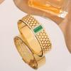 Pulsera de acero de titanio chapada en oro estilo palaciego retro europeo y americano, diseño personalizado, patrón de panal, joyería, pulsera de estilo antiguo con incrustaciones de diamantes