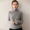 Suéter de Gola Alta Feminino Liso Simples e Versátil em Malha de Caxemira com Caimento Solto e Efeito Emagrecedor, Apresentando uma Gola Sobreposta para Camadas