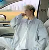 Camisa vertical a rayas en blanco y negro juvenil estilo japonés para hombre, camisa de manga larga casual americana para primavera y otoño, chaqueta camisa de pareja