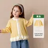 Tong Bei Roupas Infantis 2026 Outono Novo Estilo Suéter Falso Duas Peças para Meninas Patchwork Color Block Cardigan Doce com Babados Top