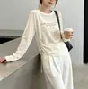 Blusa blanca protectora del sol para mujer, estilo fino de verano, nuevo modelo 2026, camiseta de manga larga, holgada y casual, disimula la grasa corporal y estiliza la figura