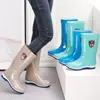 Zapatos de agua de caña alta de moda para mujer, impermeables, antideslizantes, de media caña, duraderos y resistentes al desgaste, botas de lluvia con forro de felpa para el calor, zapatos de goma para mujer