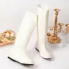Botas altas retro de estilo francés para mujer que aumentan la altura, nuevo modelo otoño e invierno 2026, versátiles, que realzan la altura, extremadamente estilosas, botas de montar ajustadas