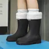 Botas de Chuva de Cano Médio para Mulheres, Sapatos Impermeáveis com Solado Grosso, Sapatos de Borracha Antiderrapantes para Cozinha para Uso Externo, Sapatos Versáteis para Lavar Carro para Mulheres
