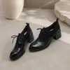 Sapatos femininos de couro macio de bezerro de primeira camada, brogue esculpido, salto médio, corte baixo, com cadarço, salto alto