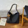 Bolsa Saco Textura Casual Simples Fashionável Tendência Outono 2026 Nova Chegada Bolsa de Grande Capacidade Bolsa de Ombro Estilosa Feminina