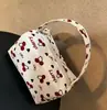 Nuevo y exquisito neceser de cerezas, gran capacidad, tridimensional, portátil, lindo bolso de mano, ligero y engrosado para artículos de tocador