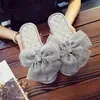 Chinelos de Cetim com Renda de Diamante Brilhante Estilo Levemente Luxuoso para Casa e Uso Externo Sandálias Planas Antiderrapantes Femininas