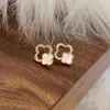 Pendientes de Trébol de Cuatro Hojas para Mujer Pendientes S925 2025 Nuevo Estilo Caliente Lujo Accesible Elegantes Pendientes de Perla Otoño e Invierno