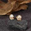 Exquisitos y elegantes pendientes de plata de ley S925 con perlas naturales de agua dulce de 18 quilates, con agujeros para las orejas, sencillos y pequeños pendientes en forma de V.