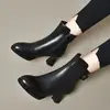 Botas de Couro Moda Versátil Simples Impermeáveis Plataforma Zíper Lateral Sapatos Pequenos de Couro para o Inverno 2026 Bico Redondo Salto Grosso Antiderrapante Resistente ao Desgaste