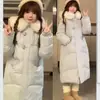 Casaco feminino de algodão com enchimento de plumas, comprimento médio, novo estilo inverno 2026, doce e macio, com gola grande de pelo, capuz e forro espesso para aquecimento, moderno
