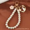 Novo Pingente Chaveiro de Carro Pérola Coelho Gato Fofo Etiqueta Redonda de Metal Acessório Case de Fone de Ouvido Decoração de Bolsa