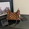 Bolsa de ombro fresh e doce com bolinhas para mulheres, nova moda 2026, bolsa de axila estilosa com toque de luxo, versátil para o dia a dia