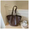 Bolsa tote vintage de grande capacidade para mulheres, novo estilo outono de 2026, bolsa de ombro casual personalizada, versão coreana bolsa simples para o dia a dia