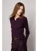 U.N.Q. irradia un encanto refinado y suave, con una textura suave y amigable con la piel y una calidad excepcional. Este es un polo de punto base de hilo Yangzi alemán