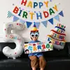 Montaje de escena de decoración para fiesta de cumpleaños del primer año del bebé, niño feliz, niño, corona, pastel, sombrero, tocado, gafas