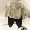 Nuevo Conjunto de Dos Piezas para Bebé Niño de Algodón con Capucha y Estampado de Letras, Sudadera Casual y Pantalones, Venta al por Mayor de Fábrica, Primavera y Otoño 2024
