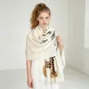 Colección de Bufandas de Mohair de Color Sólido de Otoño e Invierno, Bufandas Atmosféricas Estilo Coreano, Bufandas Chal Ampliadas y Engrosadas al por Mayor