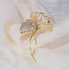 Broche de nuevo estilo para mujer, sentido de alta gama, nicho, broche al por mayor, pin de alta calidad, temperamento, fijación para ropa, traje, joyería de perlas