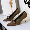 Modelo de Zapato Único 9557-1 (Este modelo está agotado y no se repondrá)