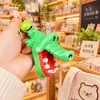 Pingente Criativo Mordendo o Dedo Brinquedo Aliviador de Estresse Dinossauro T-Rex Chaveiro Celular Mochila de Estudante Brinquedo de Máquina de Garra