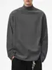 Camiseta de Manga Larga de Cuello Alto de Color Sólido para Otoño e Invierno para Hombre 2026 Nuevo Estilo Coreano Moderno Holgada Casual Capa Base Superior