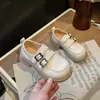 Zapatos de princesa de piel para niña, nuevo estilo primavera 2025 para niños, zapatos sencillos negros para niña pequeña, mocasines estilo británico
