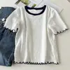 Camiseta Feminina Curta de Verão Jovem Petite com Renda Colorida Contrastante Manga Curta Estilo Coreano Blusa Top de Chiffon