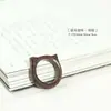 Venta al por mayor de fábrica Soporte para anillo de gato lindo de sándalo natural Lanyard para teléfono Cadena de teléfono corta exquisita Charm
