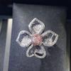 AliExpress moda popular luxo leve grupo de luxo incrustado anel de diamante rosa flor trevo feminino europeu e americano anel de diamante completo