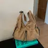 Bolsa Transversal com Cordão para Comércio Exterior para Mulheres Estilo de Hong Kong Bolsa Casual para o Dia a Dia Bolsa de Ombro para Alunos da Faculdade Bolsa Tote Esportiva de Grande Capacidade