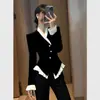 Jaqueta de Veludo Preta Estilo Novo Inverno 2025, Perfeita para Ocasiões Importantes, Deslumbrante e de Alto Padrão, Inspirada em Chanel, Afunilada na Cintura, Estilo Curto