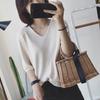 Tejido de punto con cuello en V y mangas de tres cuartos para estudiantes, estilo coreano, holgado, verano 2024, prenda base, top de punto de manga media, camiseta para mujer, fina