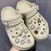 2025 novos sapatos com furos estilo barroco acessórios flor de sapato cruz fivela decorativa removível acessórios de corrente fivela de sapato