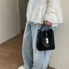 Bolsa balde de mão estilo coreano para mulheres, novo modelo de verão 2026, bolsa de ombro e transversal casual tecida de nicho