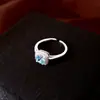 Anel Aberto Quadrado de Zircônia Moda Luxo Leve Sensação de Alto Padrão Design Simples para Dedo Indicador Anel Design de Nicho Versátil Joia para Mão Mulheres