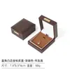 Caja de embalaje para joyas de cuero PU con placa metálica, color marrón oscuro engrosado, caja de joyería elegante y simple para anillos y collares
