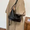 Bolso tipo dumpling simple para mujer, estilo commuter 2026, versátil, moderno, de gran capacidad, bolso de hombro, nuevo bolso cruzado para otoño